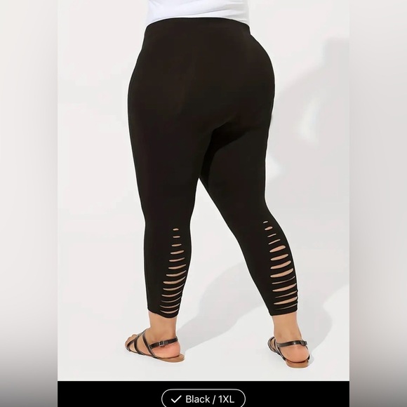 Black Cut-Out Leggings - Picture 6 of 6